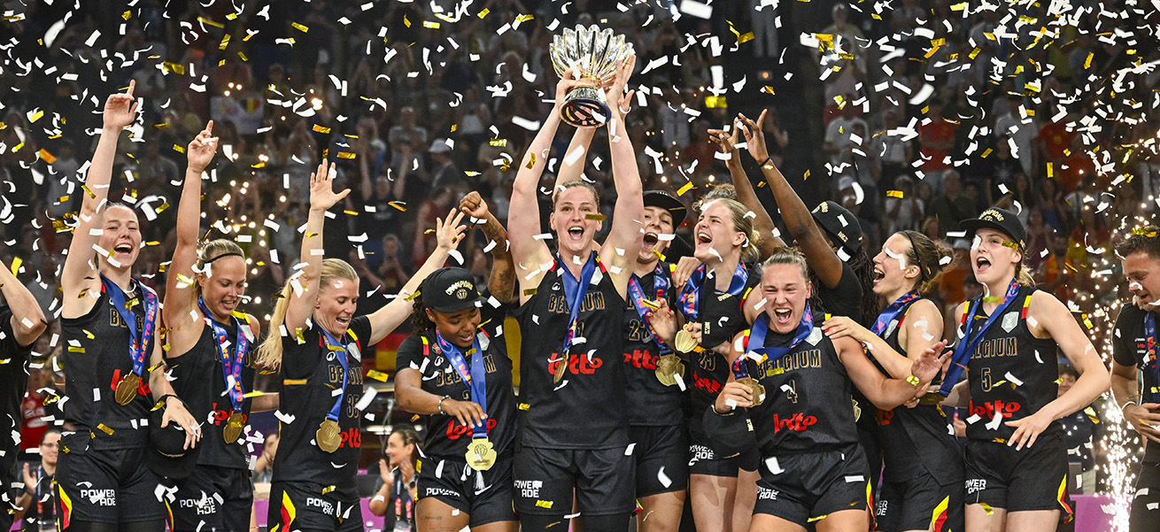 ATHENS, GREECE - JUNE 29 : The team of Belgium celebrates after winning the European title during the final match between Spain and Belgium at the FIBA Women’s EuroBasket 2025 on June 29, 2025 in Athens, Greece, 29/06/2025 ( Photo by Peter De Voecht / Photo News